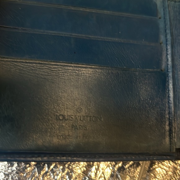 Authentic Louis Vuitton sapphire blue EPI bifold wallet - Picture 13 of 13